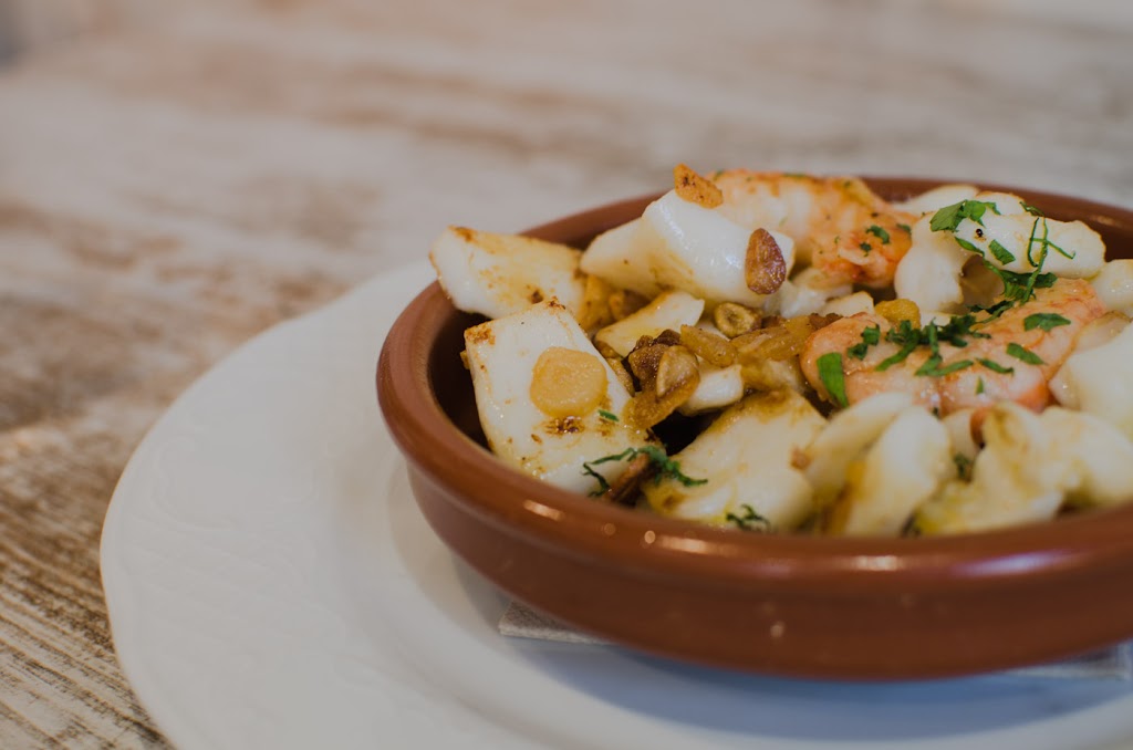 Cafeteria "Mia" Cocina Fusion — Comida y bebida