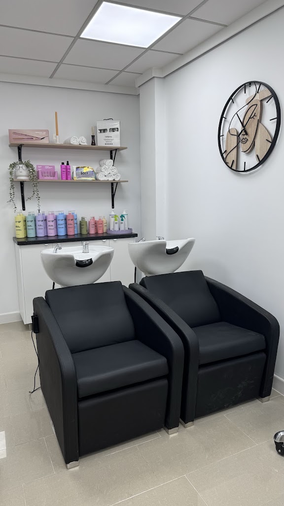 Lorena Sanchez Hair & Beauty — Del propietario