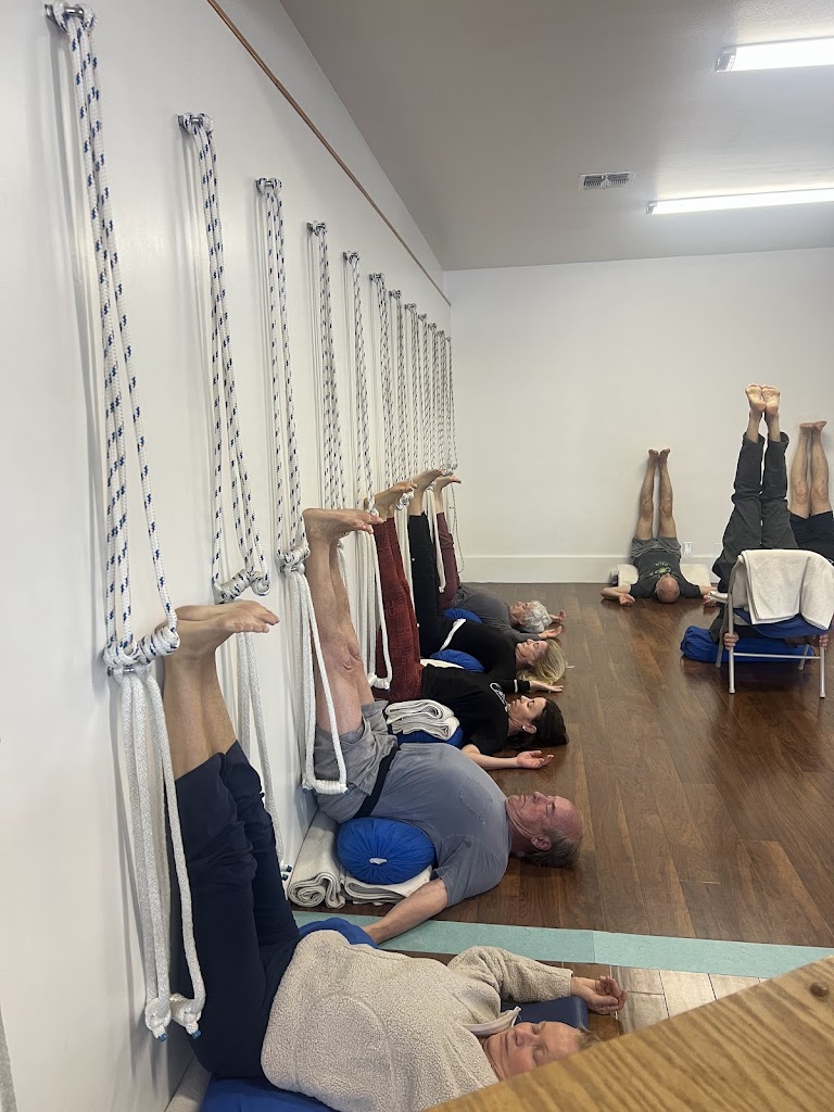  Iyengar Yoga Studio
