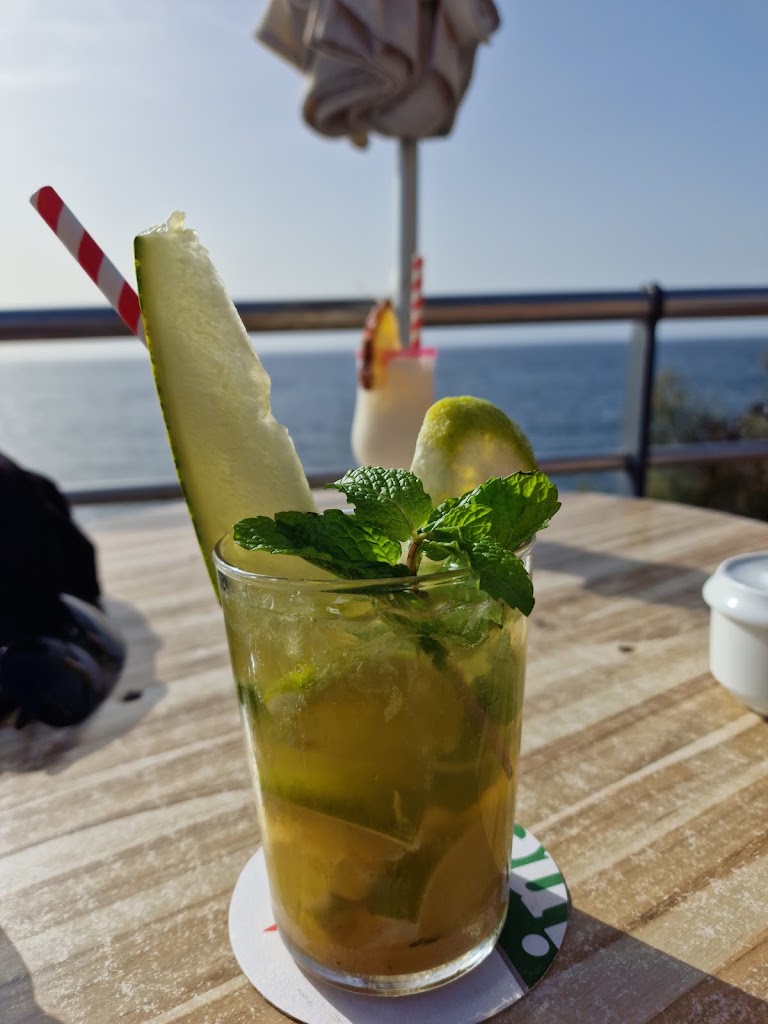 Cafe Waikiki Beach — Comida y bebida