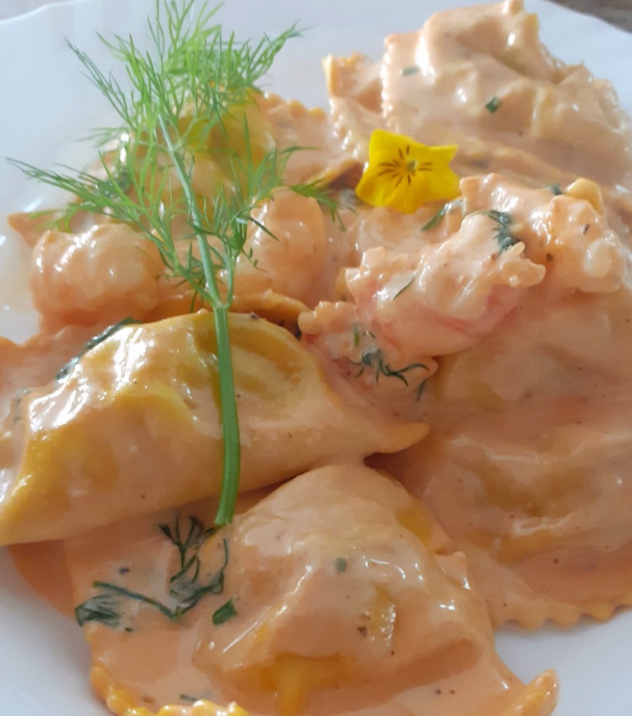La Piazza Restaurante Pizzeria — Comida y bebida