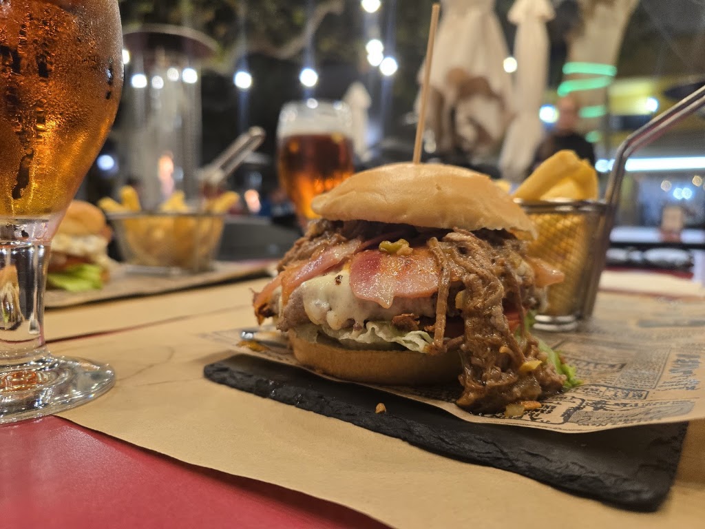 El Passeig Bar Restaurant — Comida y bebida