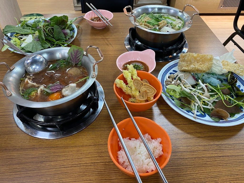 譚老二蔬食火鍋 軍功店 的照片