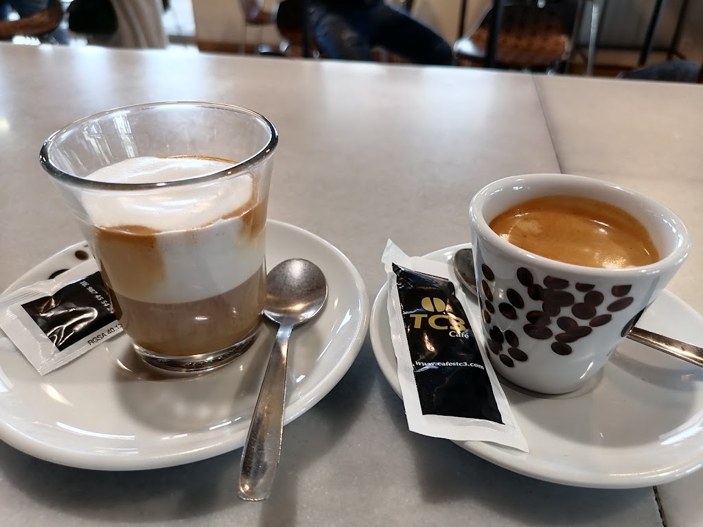 Cafeteria restaurante Valcarce — Comida y bebida