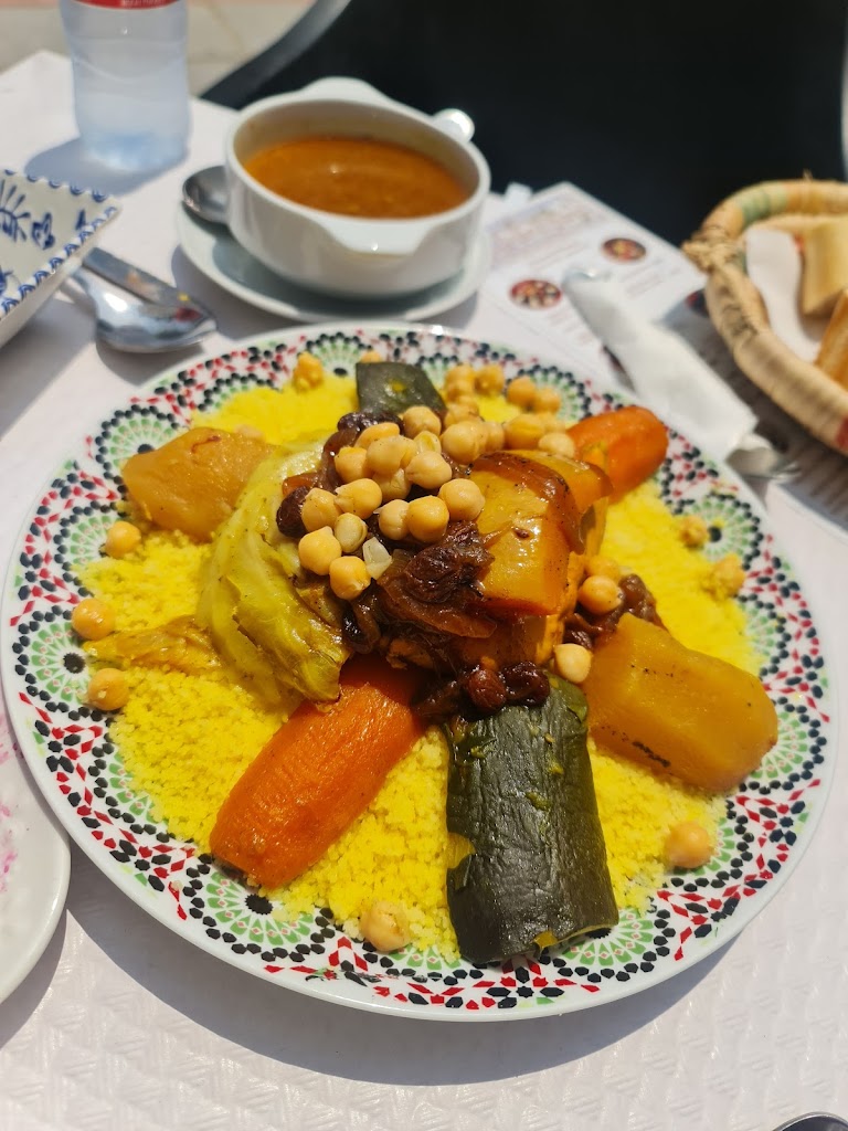 BAR PALOMA BLANCA — Comida y bebida