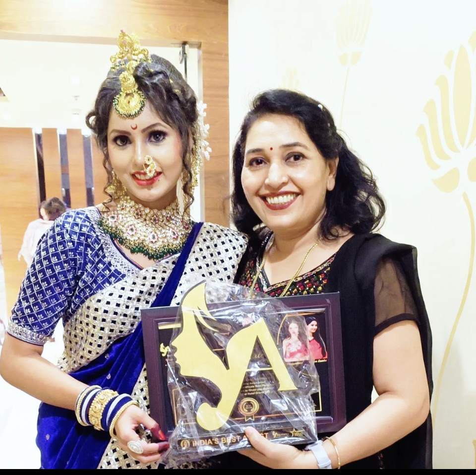 Fashion Beauty Parlour Makeup Studio