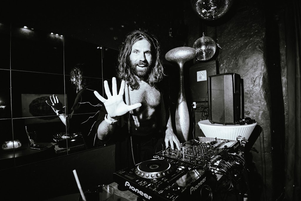 THE DEN IBIZA — Del propietario