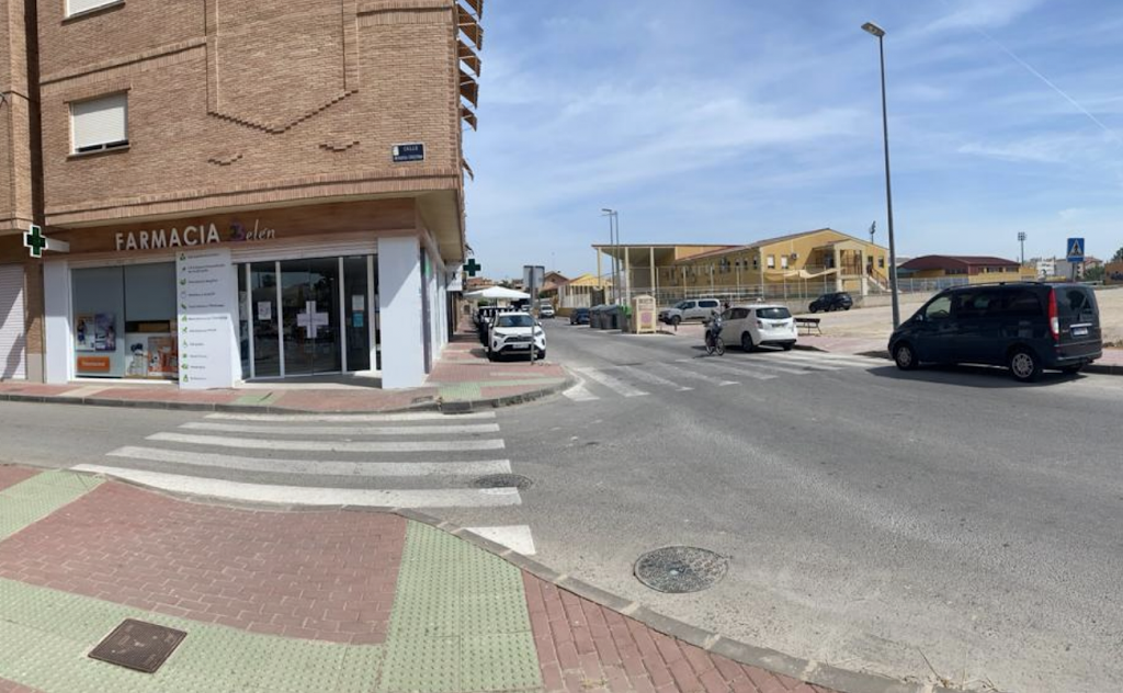 Farmacia Belen Aguilera Musso. ABIERTO A MEDIODIA. — Del propietario
