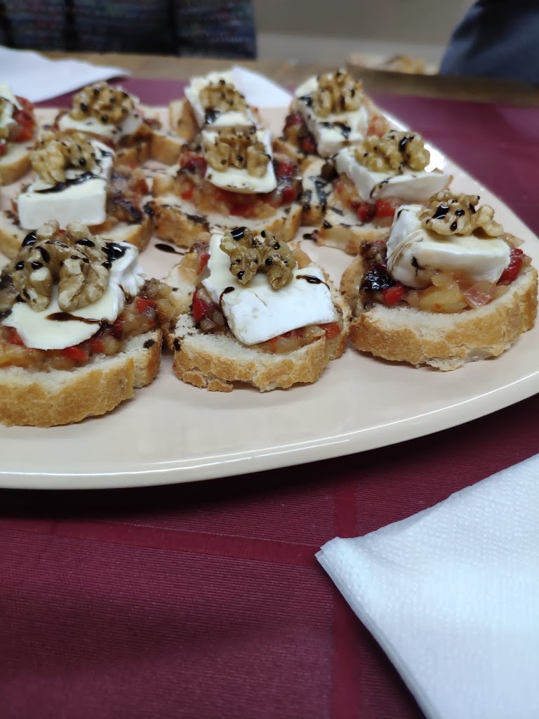 RuVins Vins i Caves — Comida y bebida