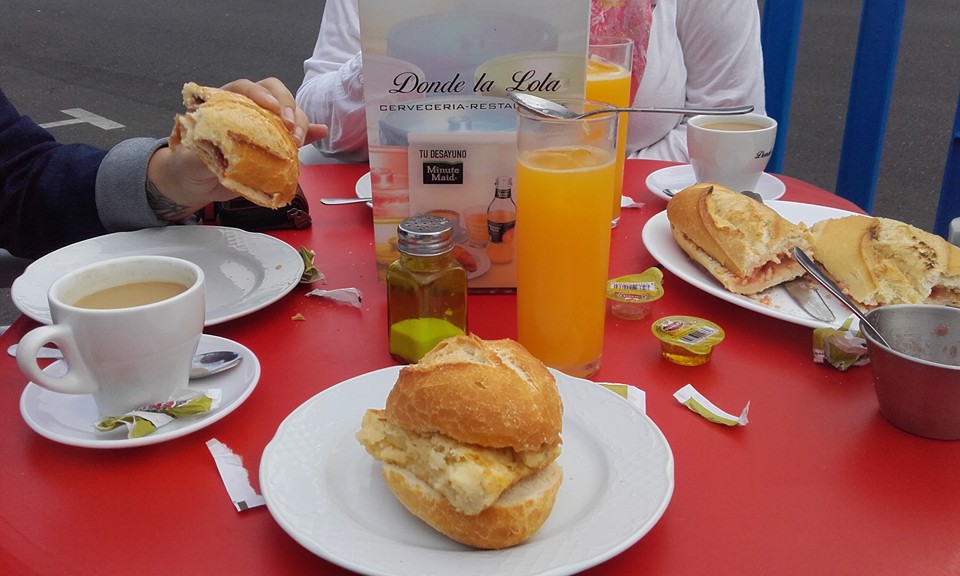 Donde la Lola — Comida y bebida