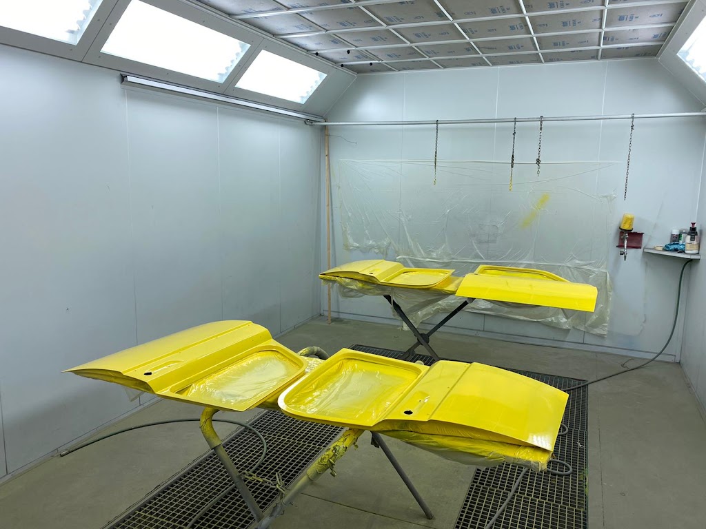 Taller mecanico para el vehiculo M.Cano — Interior