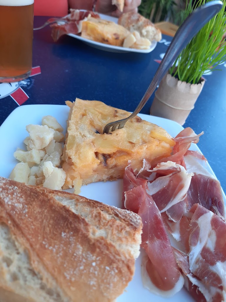 Bar Cafeteria Bus — Comida y bebida