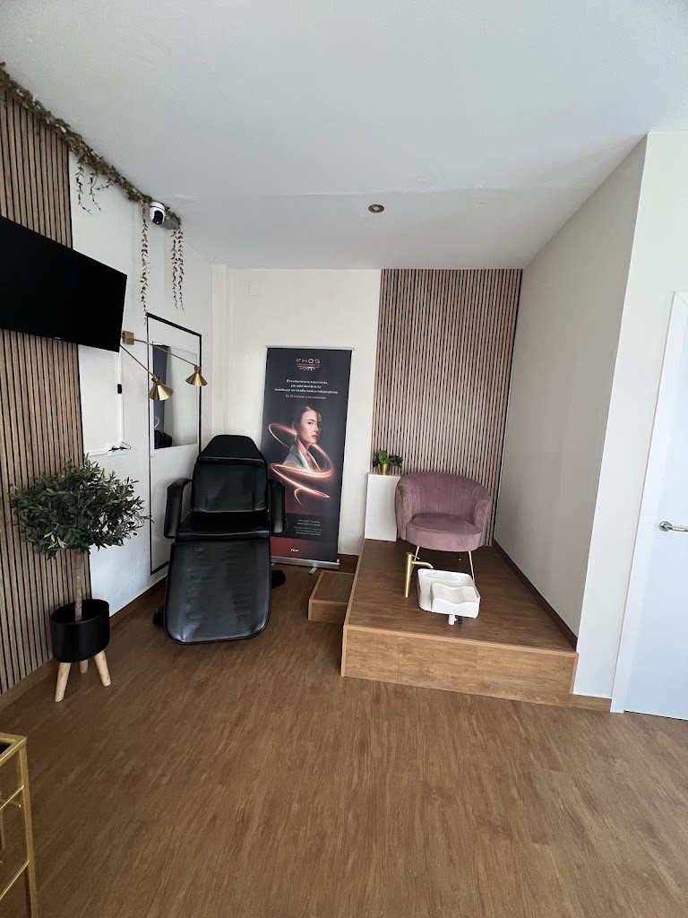 Jalis centro de belleza y bienestar — Del propietario