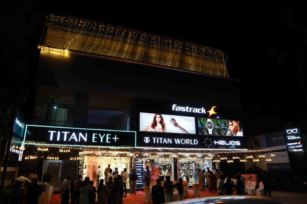 Titan Eye At Ikkanda Warrier Road Thrissur