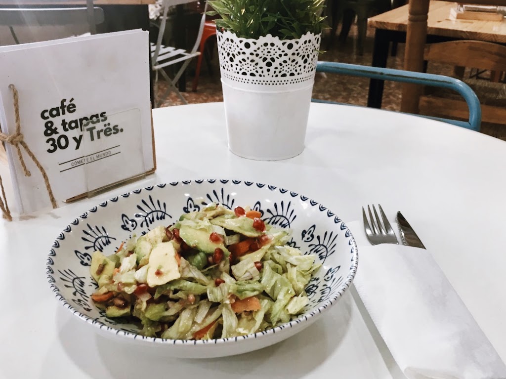 Treinta & Tres — Comida y bebida