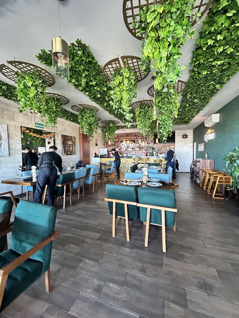 Q4tro Restaurant & Bar