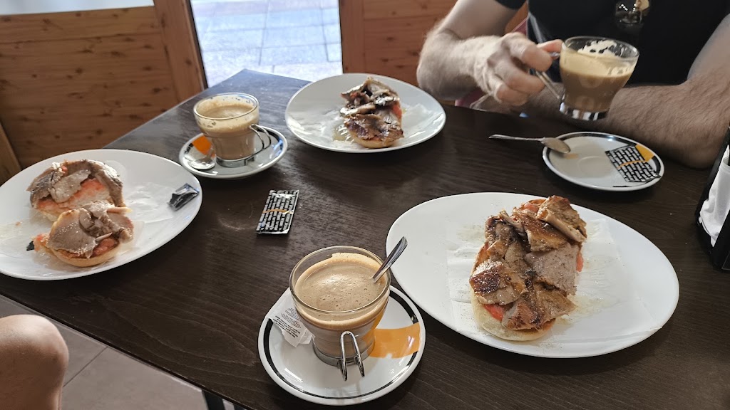 Cafeteria La Goleta — Comida y bebida