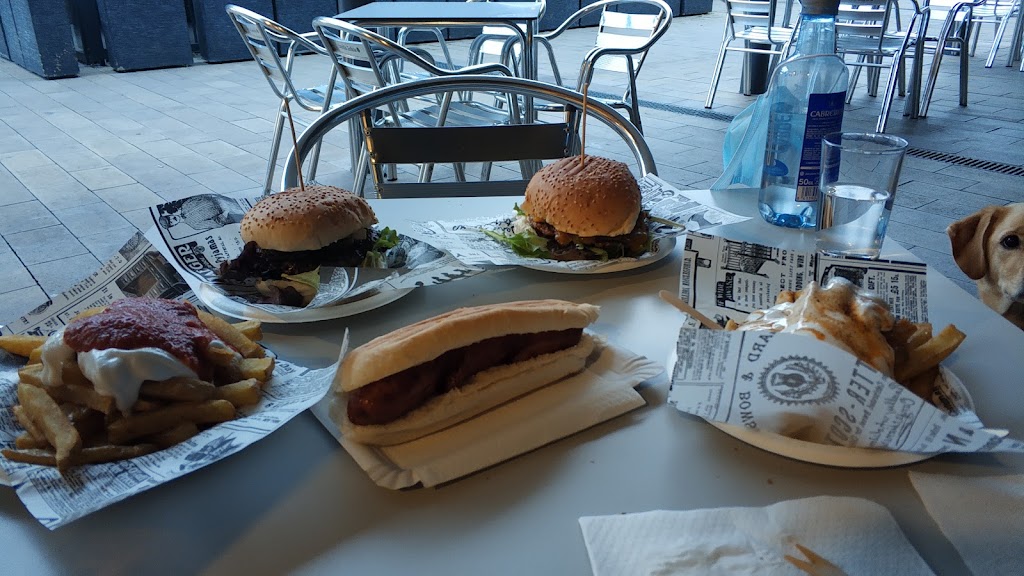 Bier & Wurst Frankfurts — Papas fritas