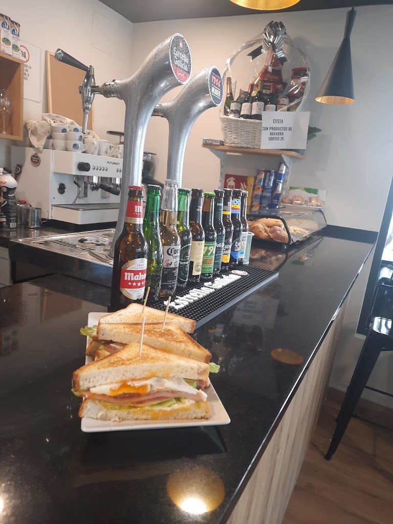 BAR "TREBOL" ( Burlada) — Comida y bebida
