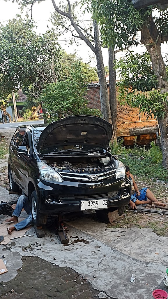 Bengkel mobil Pak Darwanto