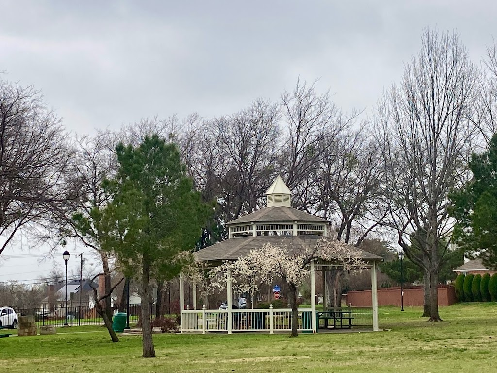 Clifford E 'Bill' Hall Park