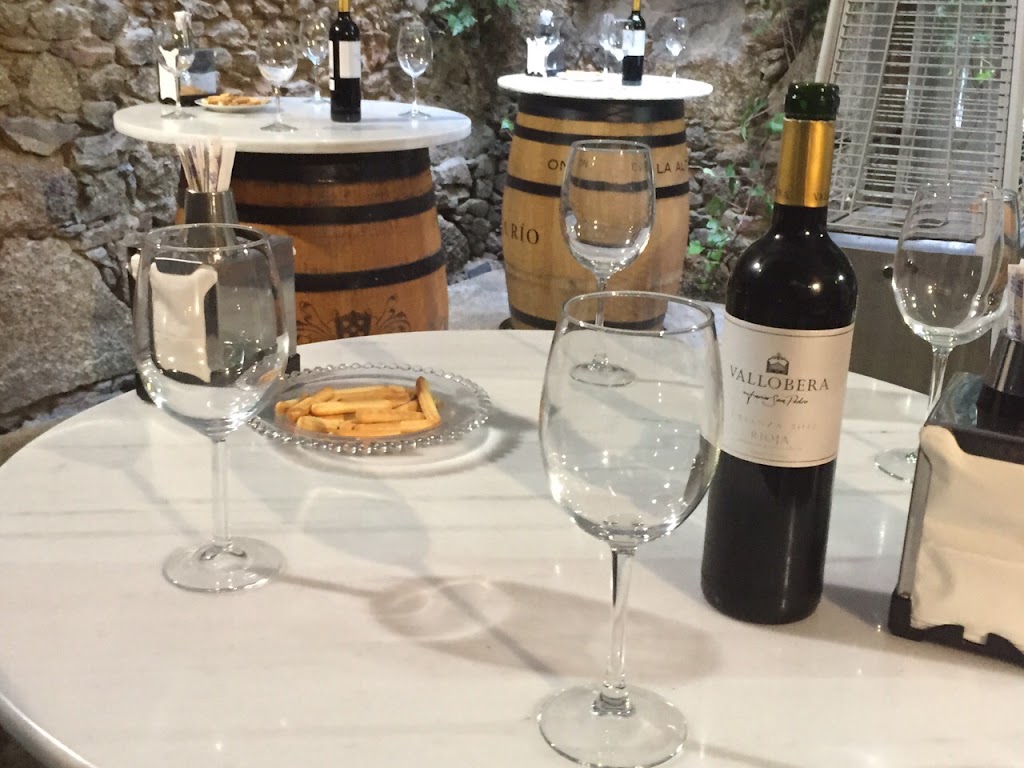 Bodega Os Arcos — Comida y bebida