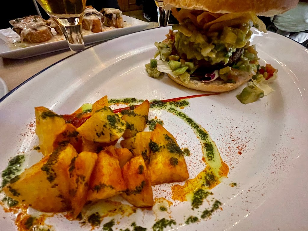 Restaurante El Pati — Comida y bebida