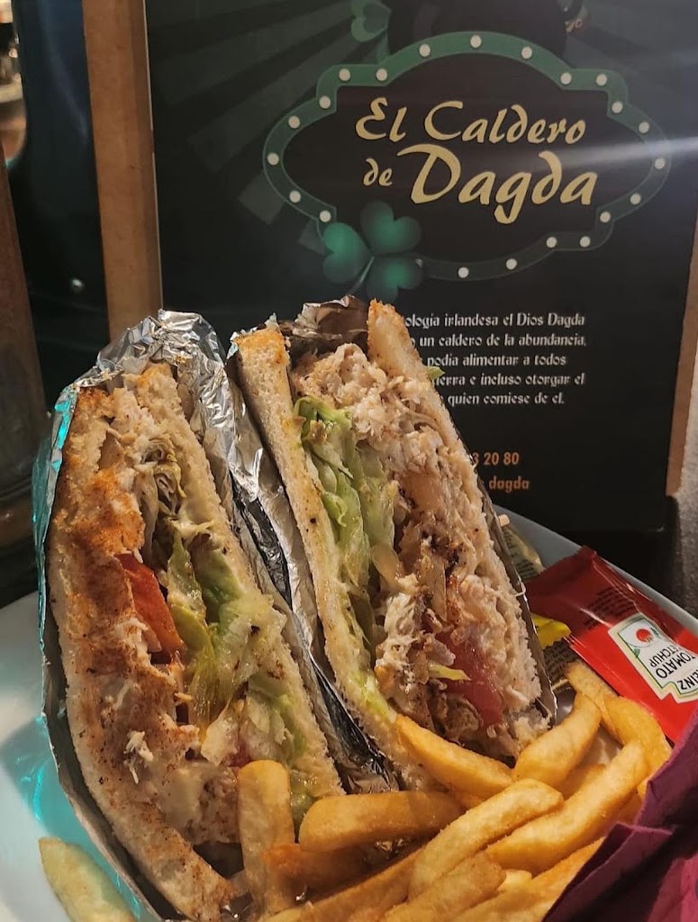 Pub El Caldero De Dagda — Comida y bebida