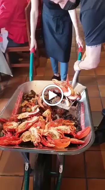 Cafe-Bar El Peseta — Videos