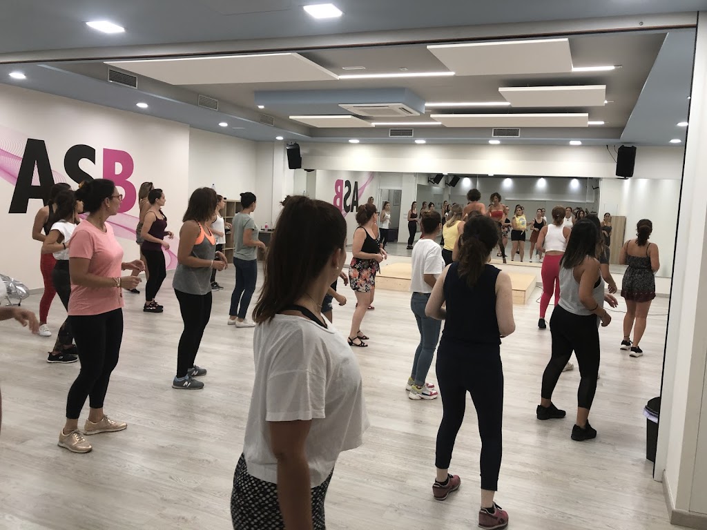 Aquisebaila: la Academia - Bailes Latinos