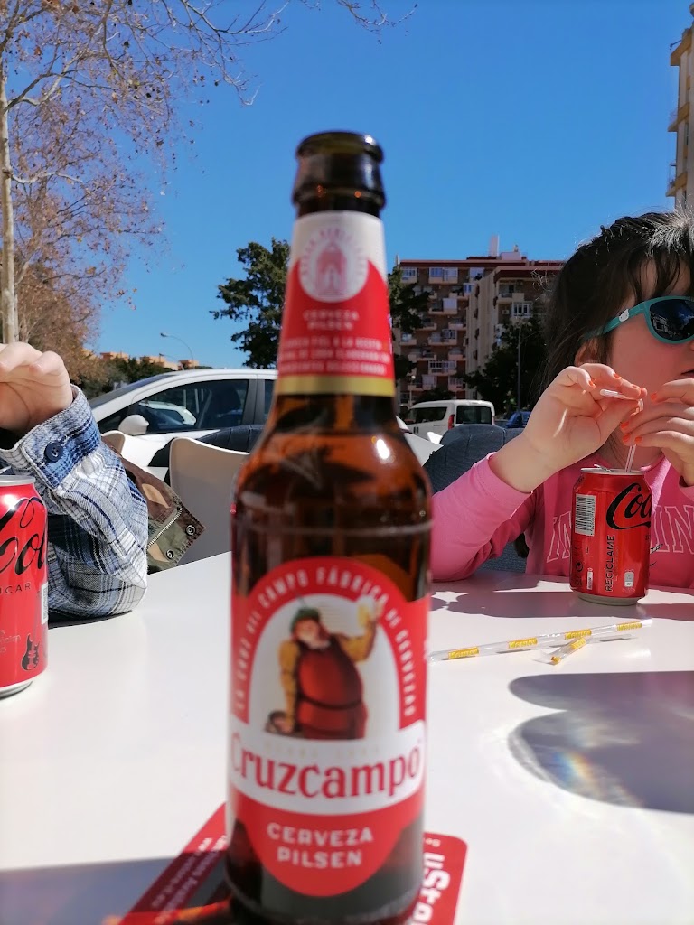 The Any Time Bar — Comida y bebida