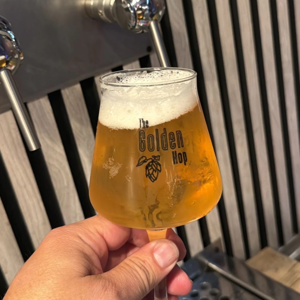 The Golden Hop — Comida y bebida
