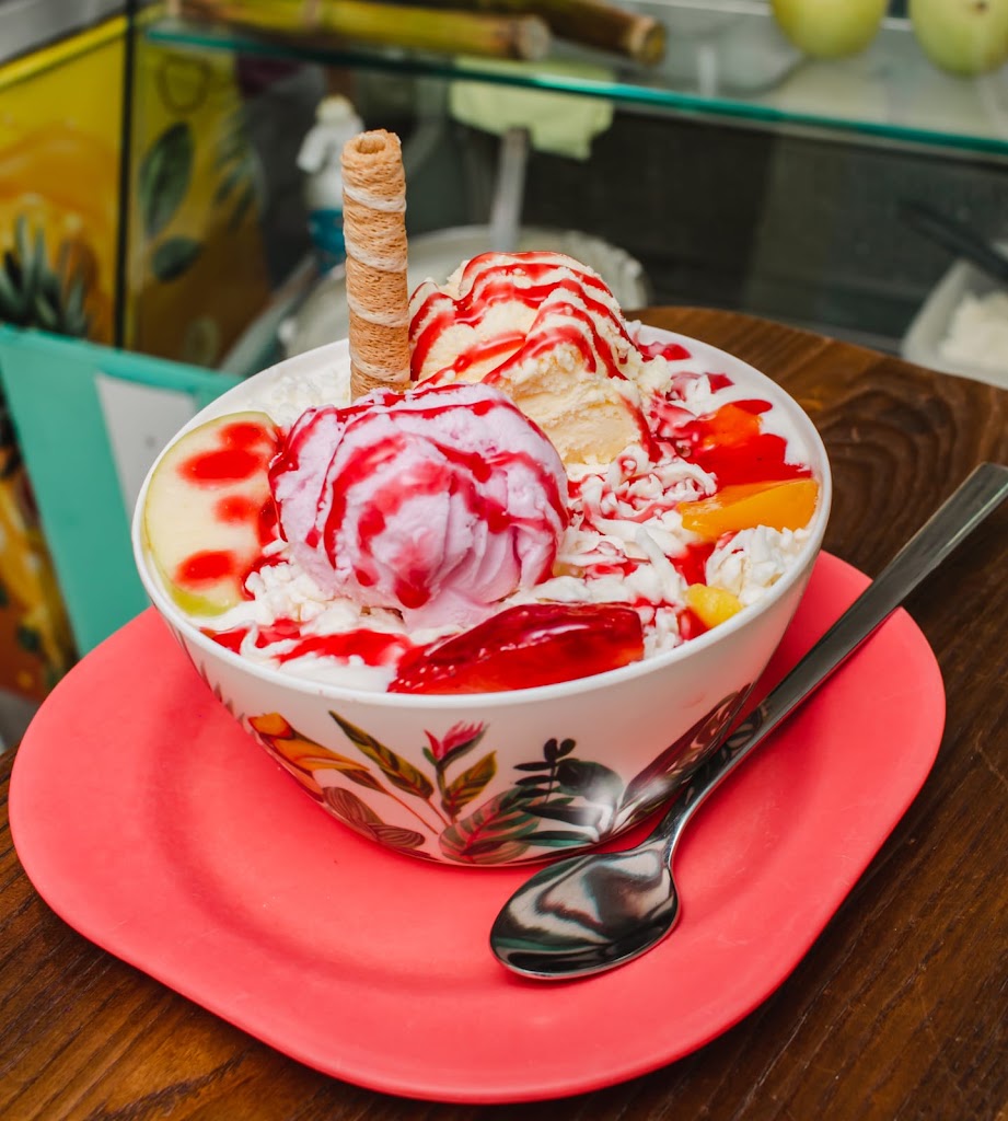 Tropicalissima Cornella — Comida y bebida