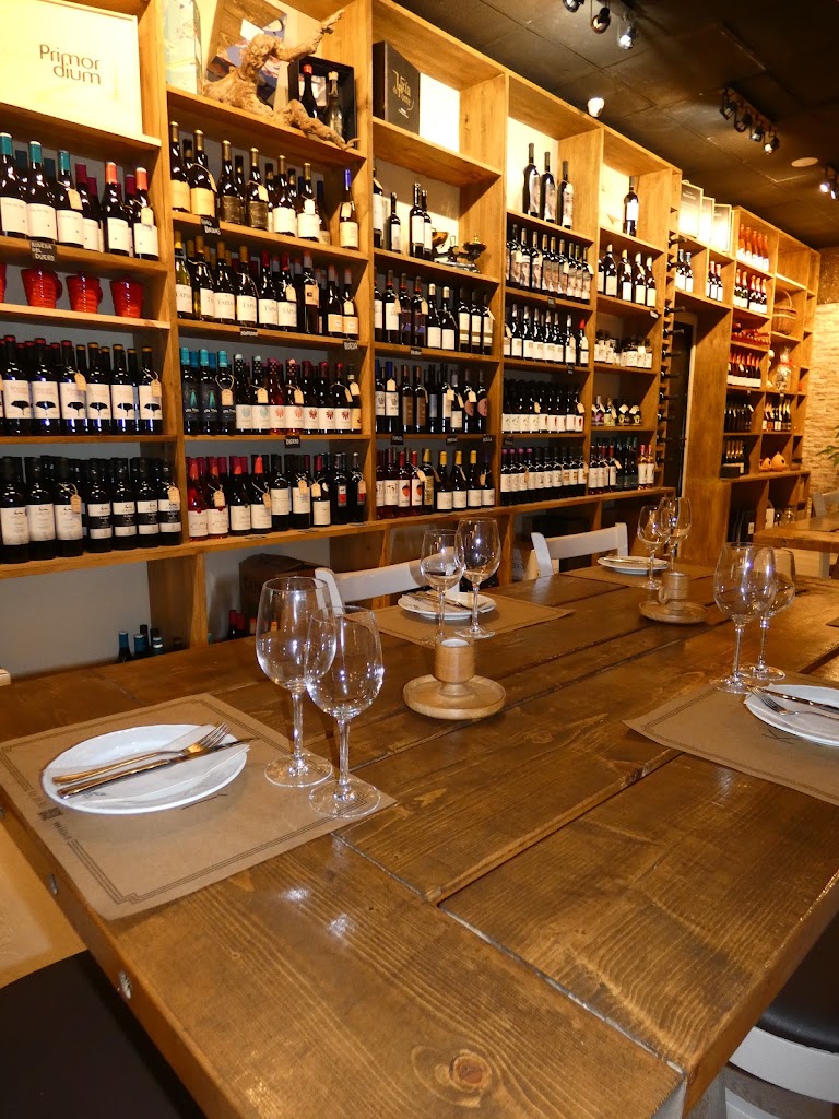 Katavi - Wine bar & Gourmet — Ambiente
