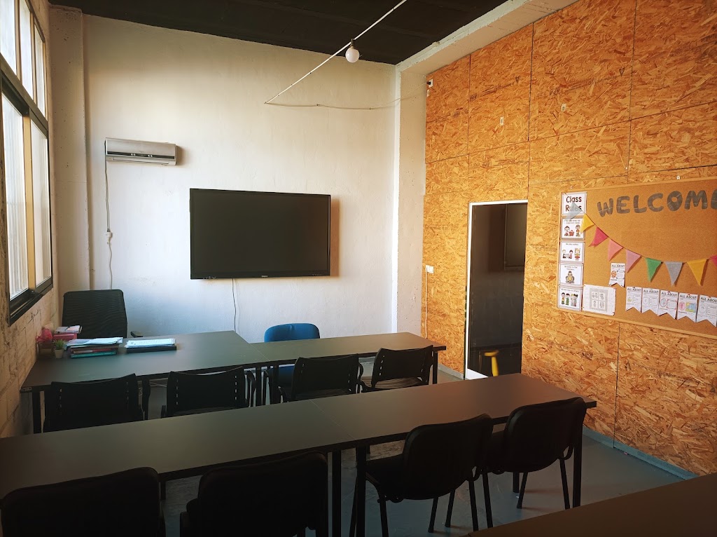 NEW ENGLISH ACADEMY — Del propietario