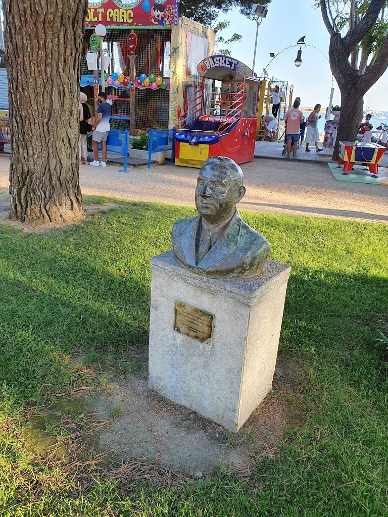 Monumento a Julio Garreta