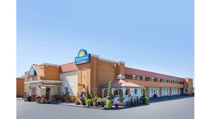 Days Inn Suites By Wyndham Terre Haute