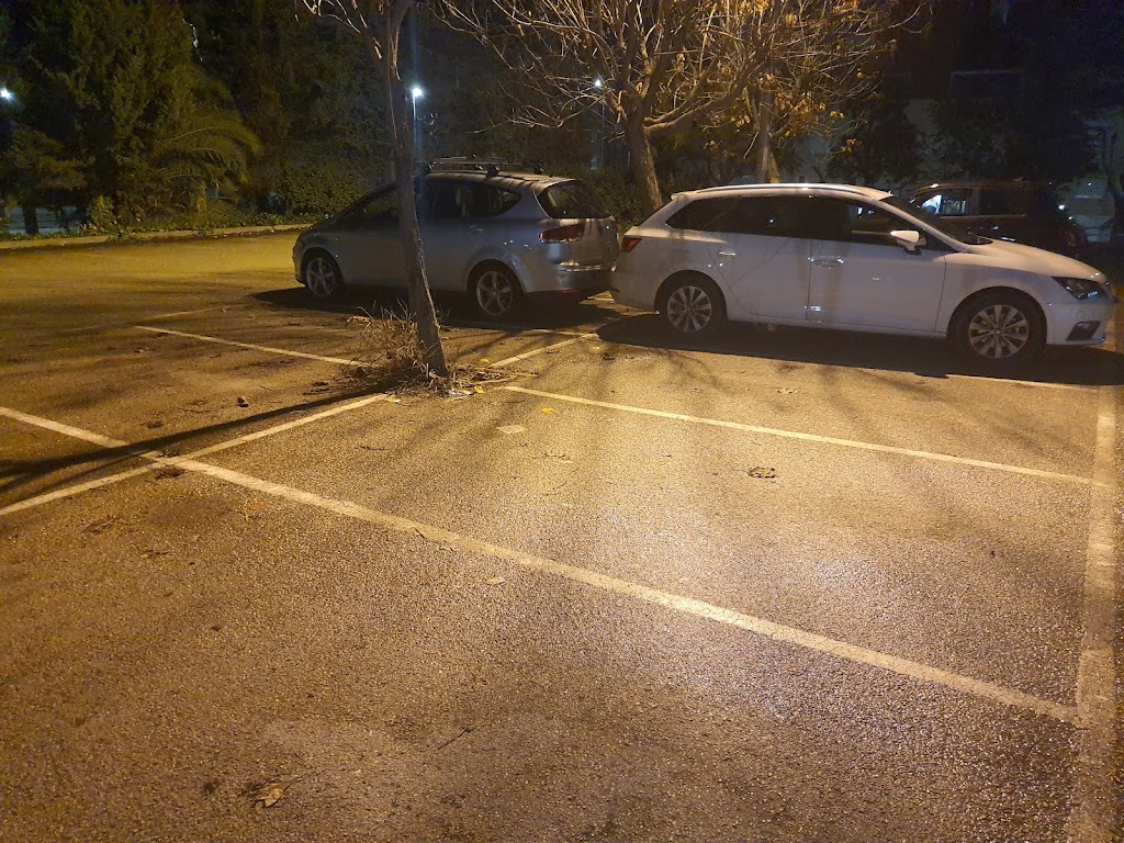 Aparcament — Estacionamiento