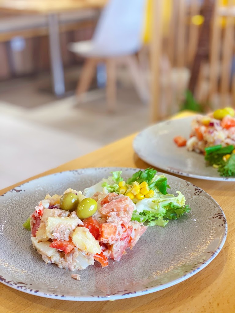 Bar restaurante Wonderland — Comida y bebida
