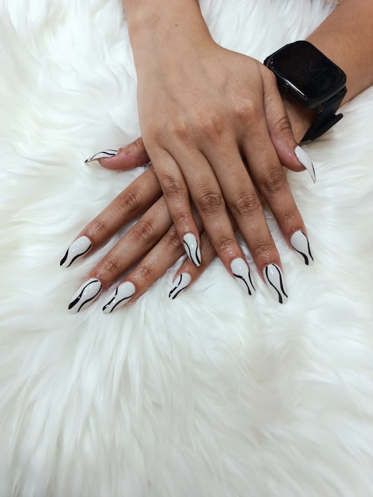 Un Salon Makeover Makeup Studio Beauty Parlour Nails Academy In Subhash Nagar Rajouri Garden Tilak Nagar Delhi