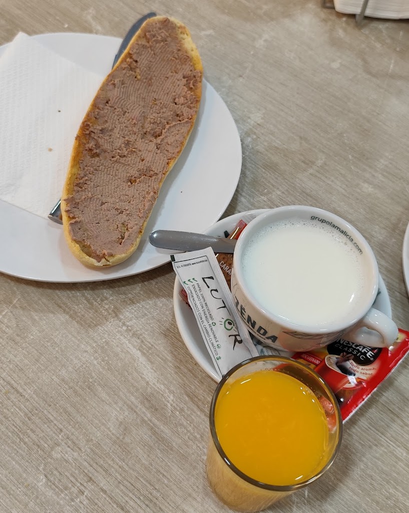 Cafe bar La Sentencia — Comida y bebida