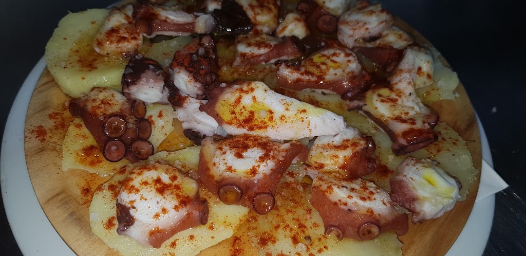 Taberna Del Xino — Comida y bebida