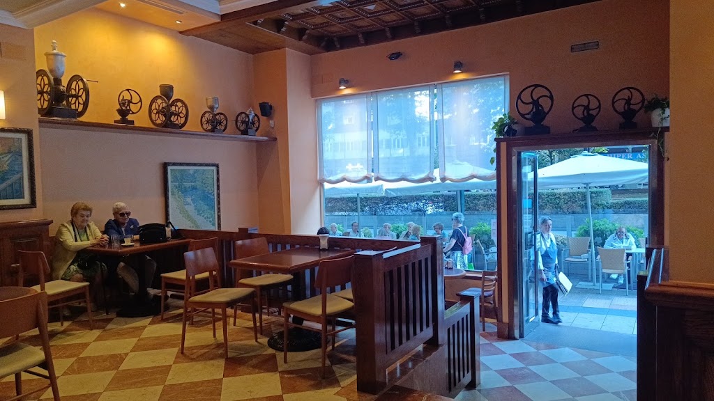Cafe Bar La Vina — Ambiente