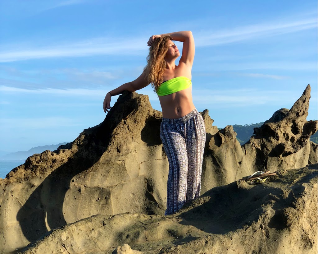  Intuitive Health Guide (Prenatal Fitness & Nutrition Coach)