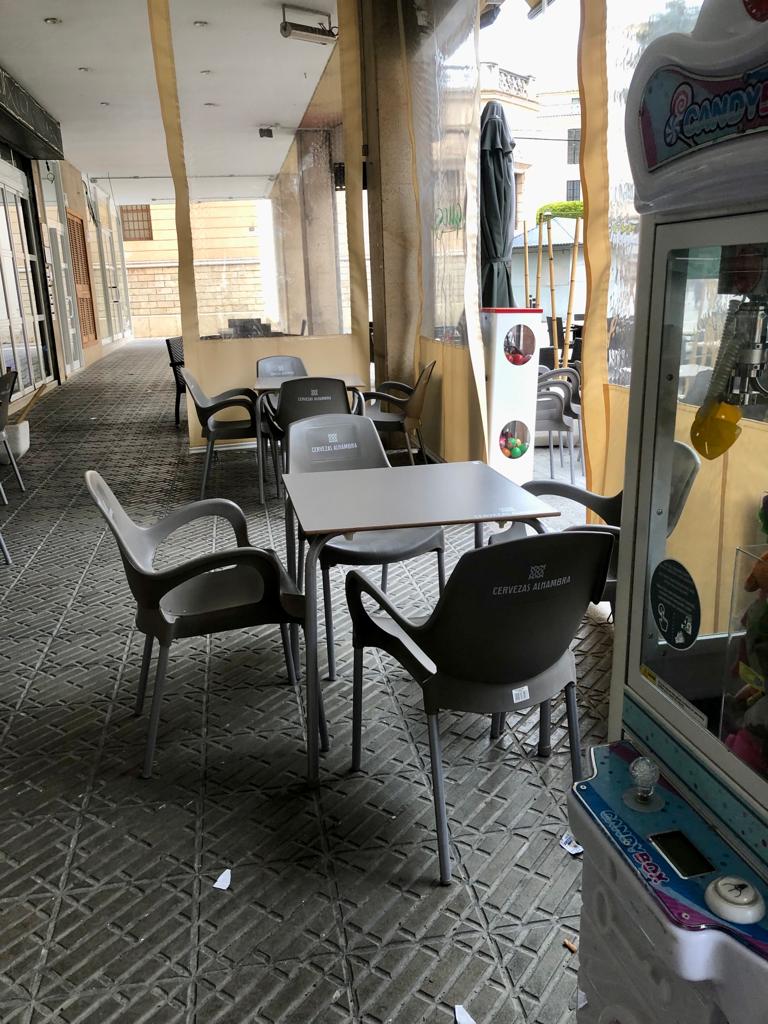 A que si... Bar & Cafe — Ambiente