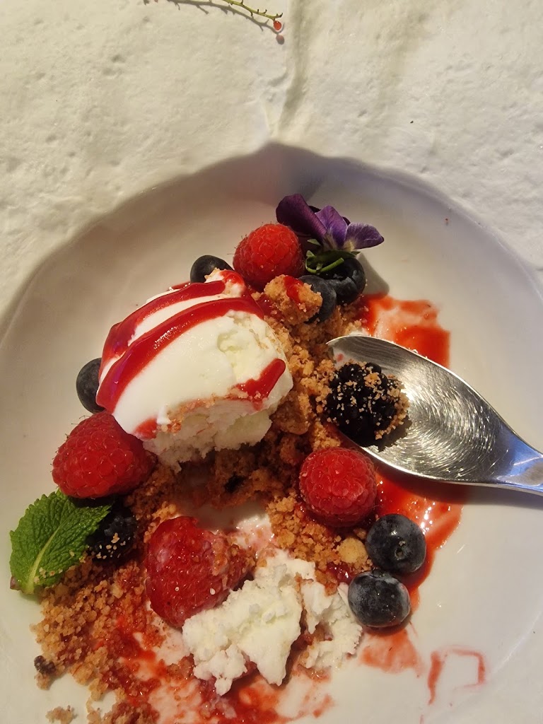 ROM Restaurant — Comida y bebida