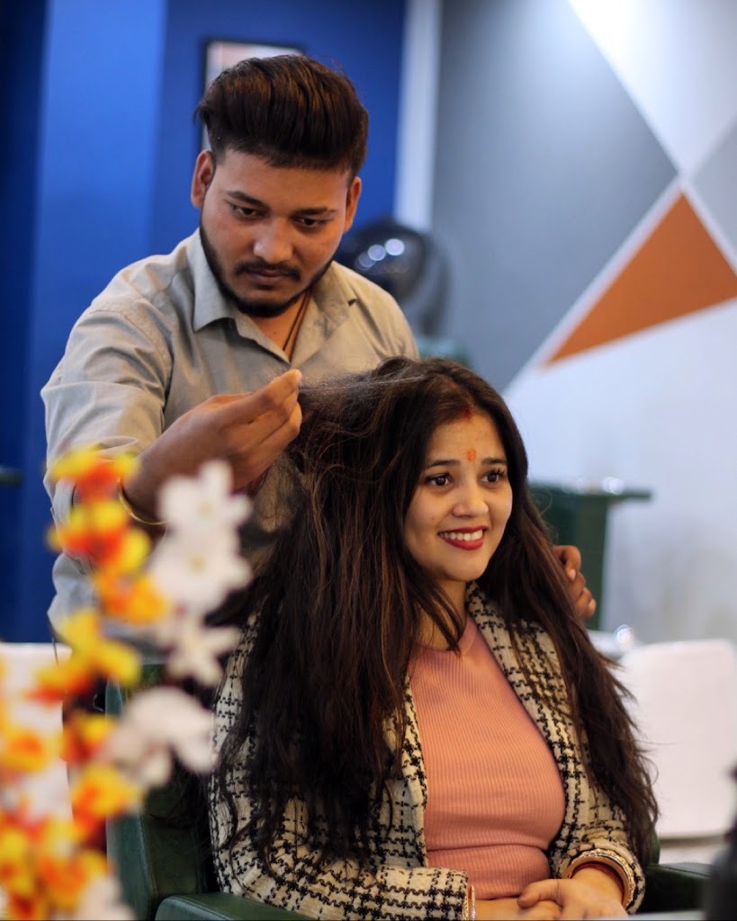 Vishnu Hair King Beauty Salon Aligarh Ramghat Road