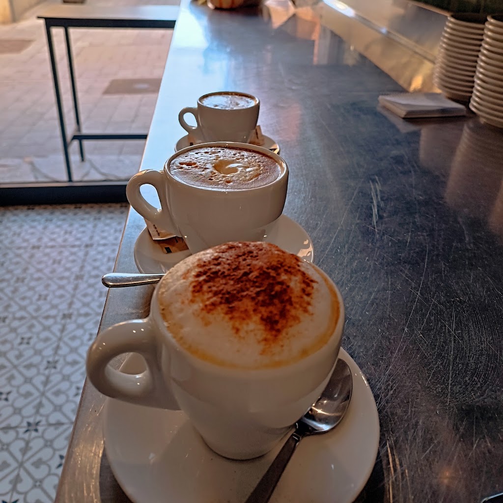CHIARS SANT CUGAT — Comida y bebida