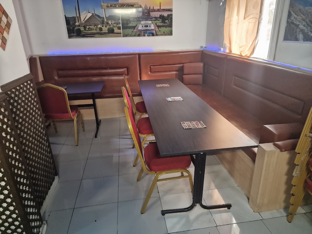 NEW AJWAA RESTAURANTE — Ambiente