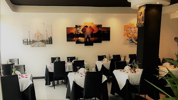 Agra Tandoori Indian Restaurant — Ambiente